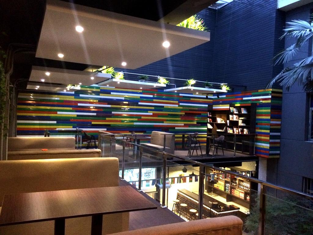 Xi'An Rainbow Youth Hotel 外观 照片
